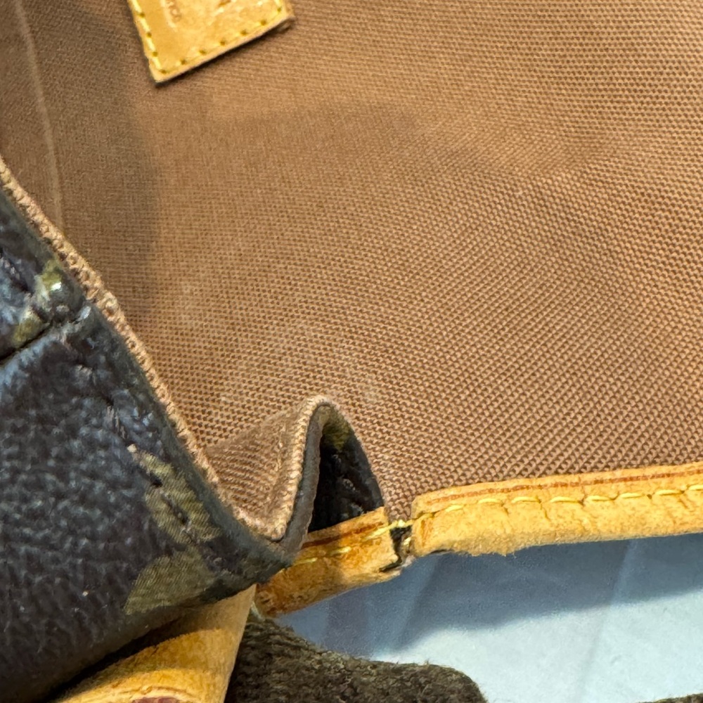 Authentic Louis Vuitton Bosphore Crossbody Bag - Picture 13 of 15